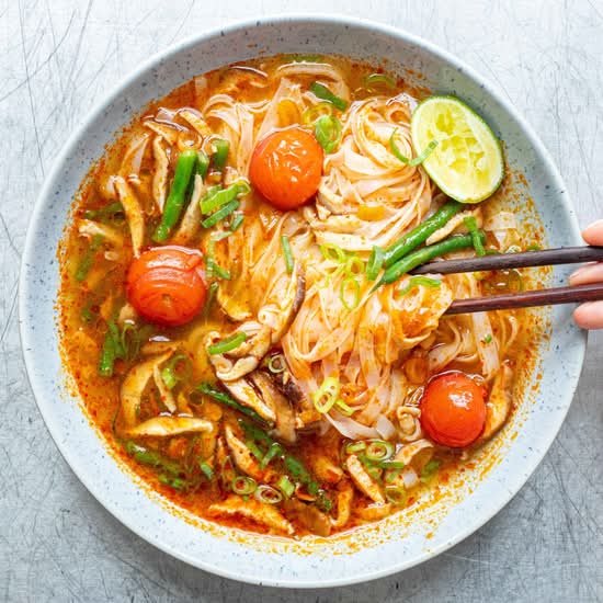 Tom Yum Soup Pho Noodle 泰式冬陰功湯河